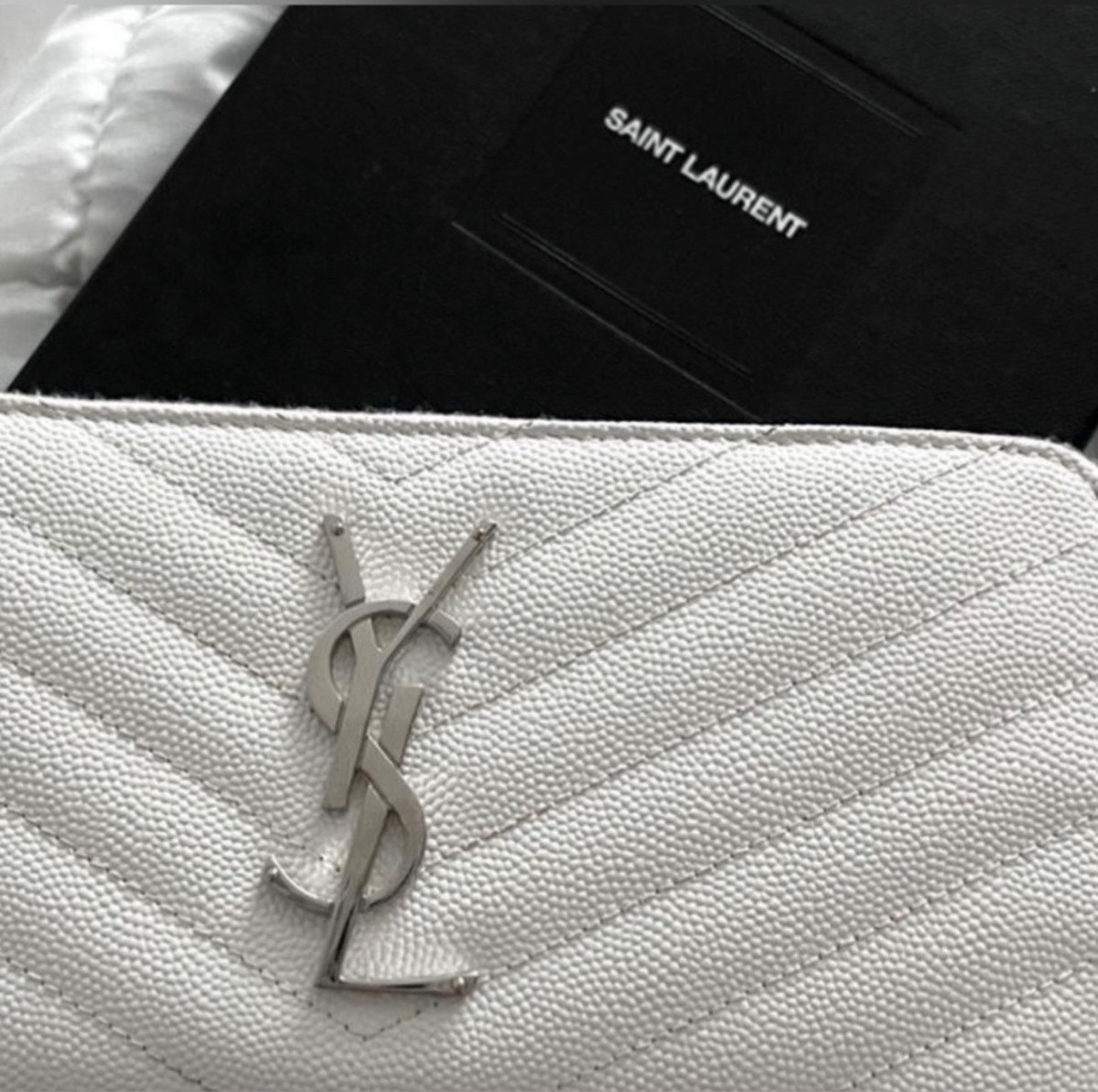 AUTHENTIC RARE Saint Laurent Monogram Quilted Wallet - Blanc 