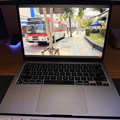 Apple MacBook Air A2337 13.3in M1 8GB RAM 256GB SSD Silver Laptop