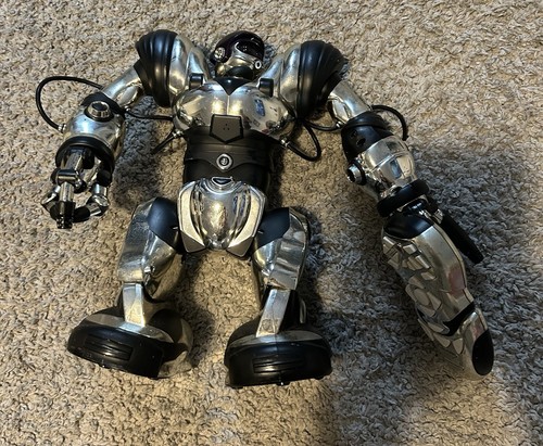 Robosapien WW250 Remote Control Works Great! Chrome Chromatic Silver 2004 Retro