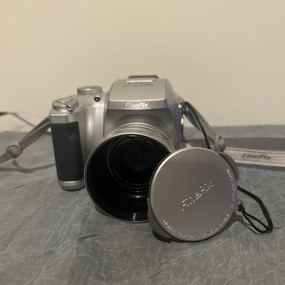 Fujifilm FinePix S Series S3000 3.2MP Digital Camera TESTED W/ 16MB Memory Card