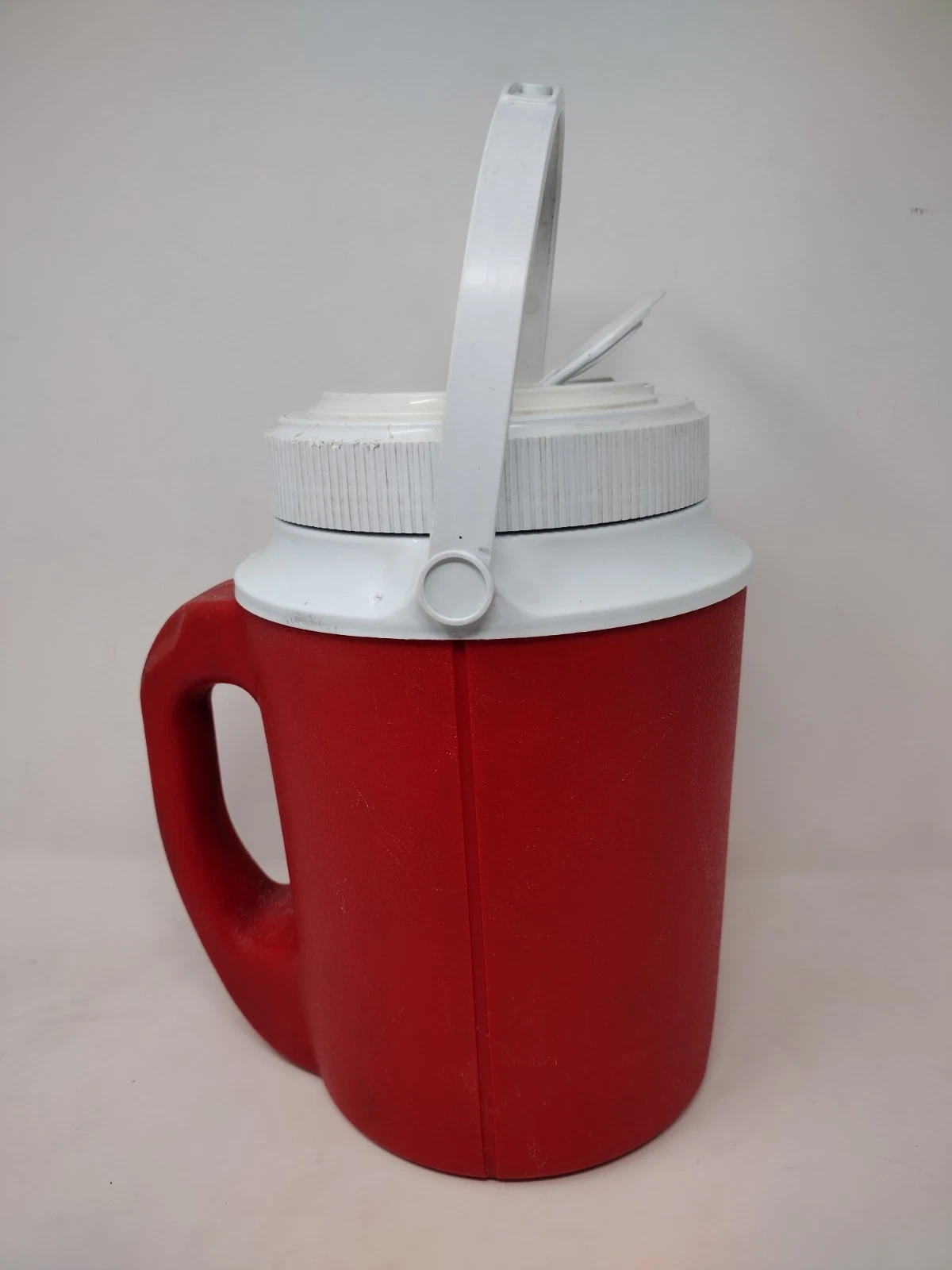 Vintage Rubbermaid/Gott 1/2 Gallon Water Beverage Cooler Jug 2 Handle Red