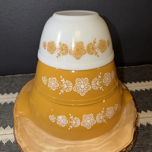 EUC PYREX - 3 pc. Gold & White BUTTERFLY GOLD Mixing, Nesting Bowl Set CLASSIC!