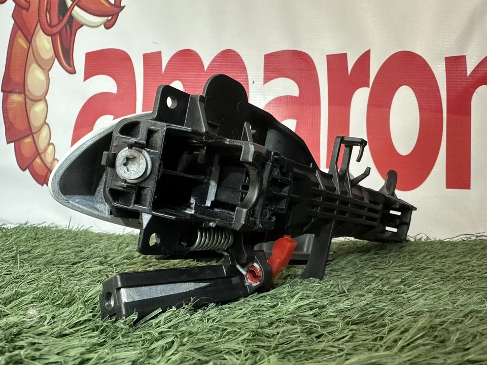 Manija de puerta trasera izquierda Toyota Corolla 2014-19 pintura blanca 69231-02120 OEM Foto 3 de 3