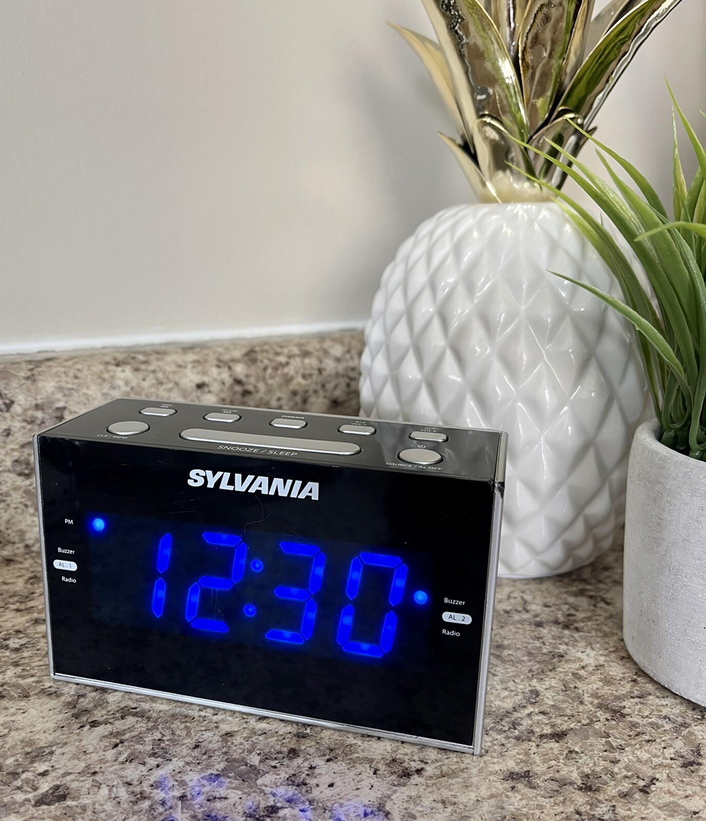 Sylvania Digital Alarm Clock Radio AM FM Model: SCR1053