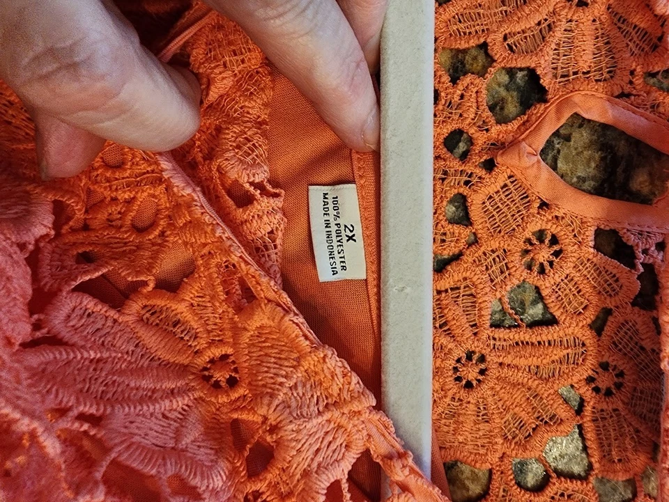 Liz Claiborne women's Size XXL floral 'crochet' overlay top & camisole-#4149 - Image 4 of 4