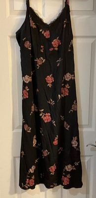 Torrid Black Sleeveless Floral Maxi Dress V-Neck Spaghetti Strap Size 1 NICE