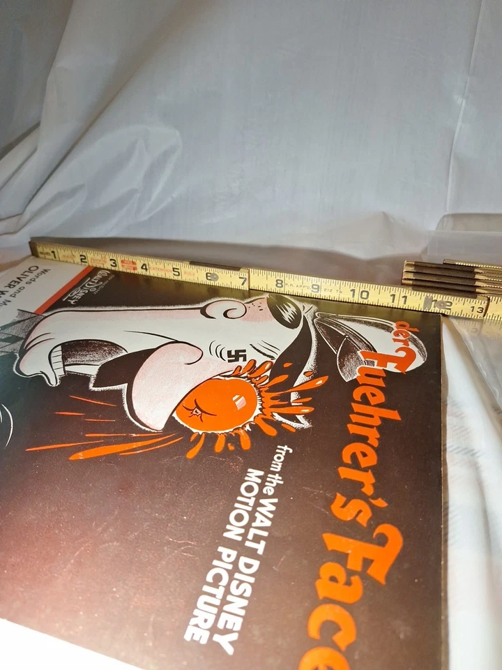 El rostro del Führer de The Walt Disney "Pato Donald en tierra útil" Foto 3 de 4