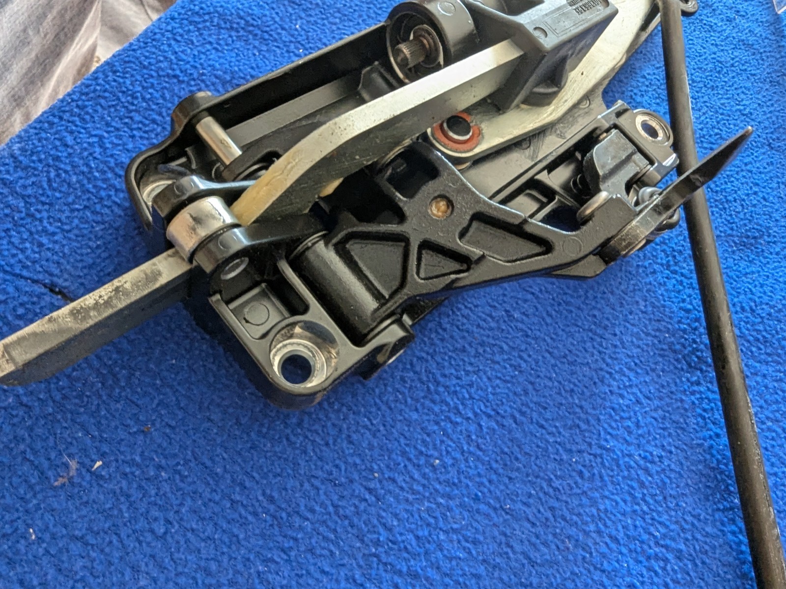 Maserati GranTurismo 2010-2019 Front Right Convertible top latch