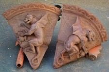 Paire d'appliques- consoles d'angle en bois massif, style gothique
