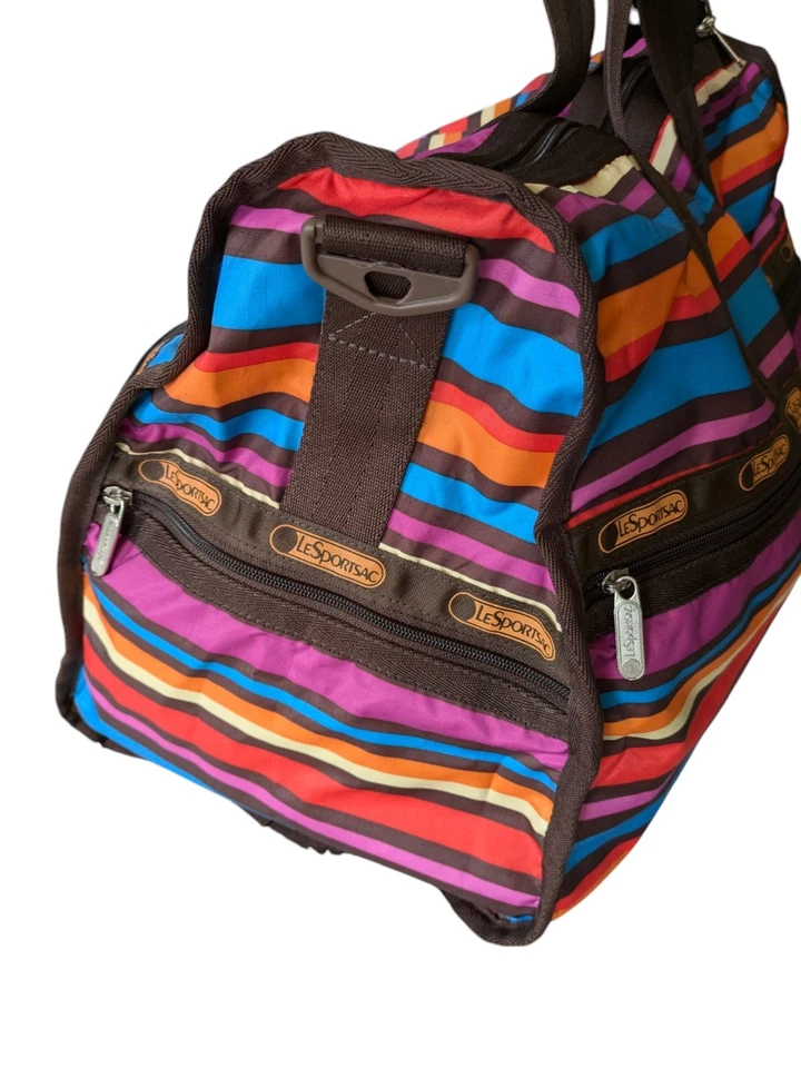 LeSportsac 2 件装棕色多色周末条纹和小拉链上衣包  — 第 2/4 张图片