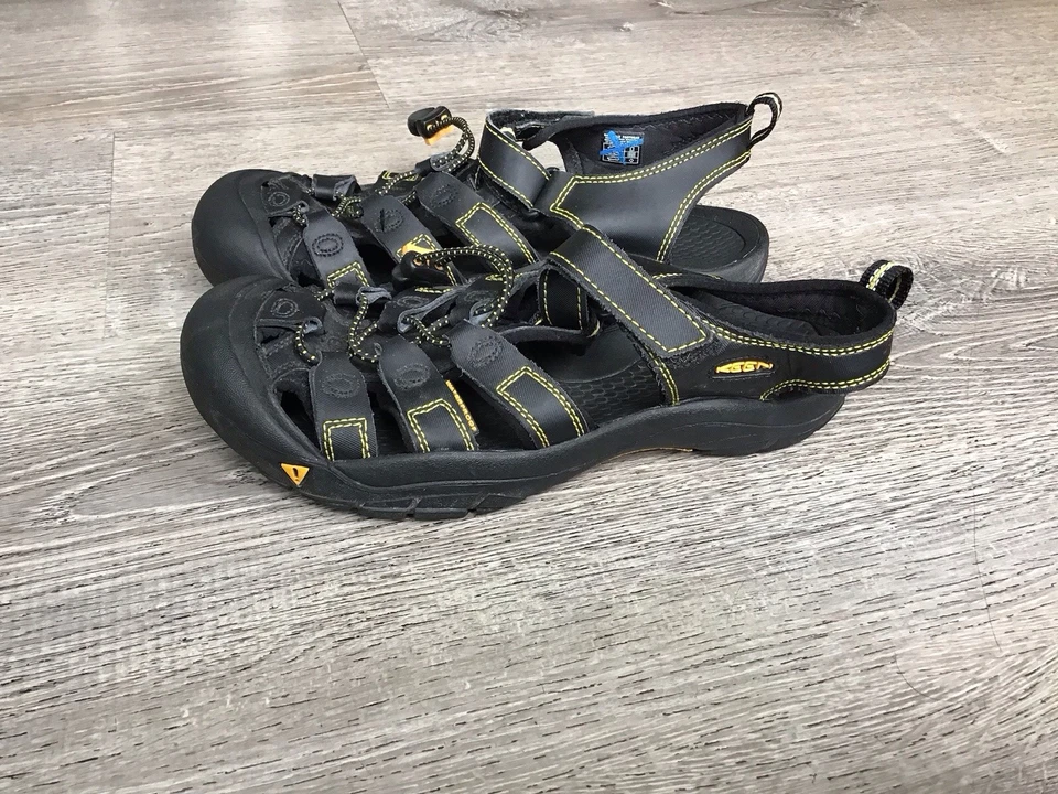 Sandalia elástica Keen Youth Boys talla 6 9209 negra activa ajustable impermeable Foto 4 de 4