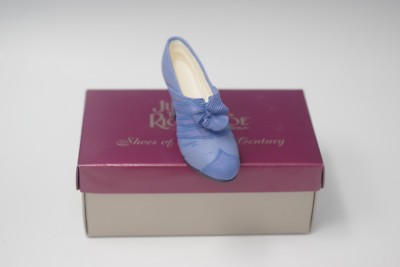 NIB 1999 JUST THE RIGHT SHOE SHOES OF THE XX CENTURY CLASS ACT
