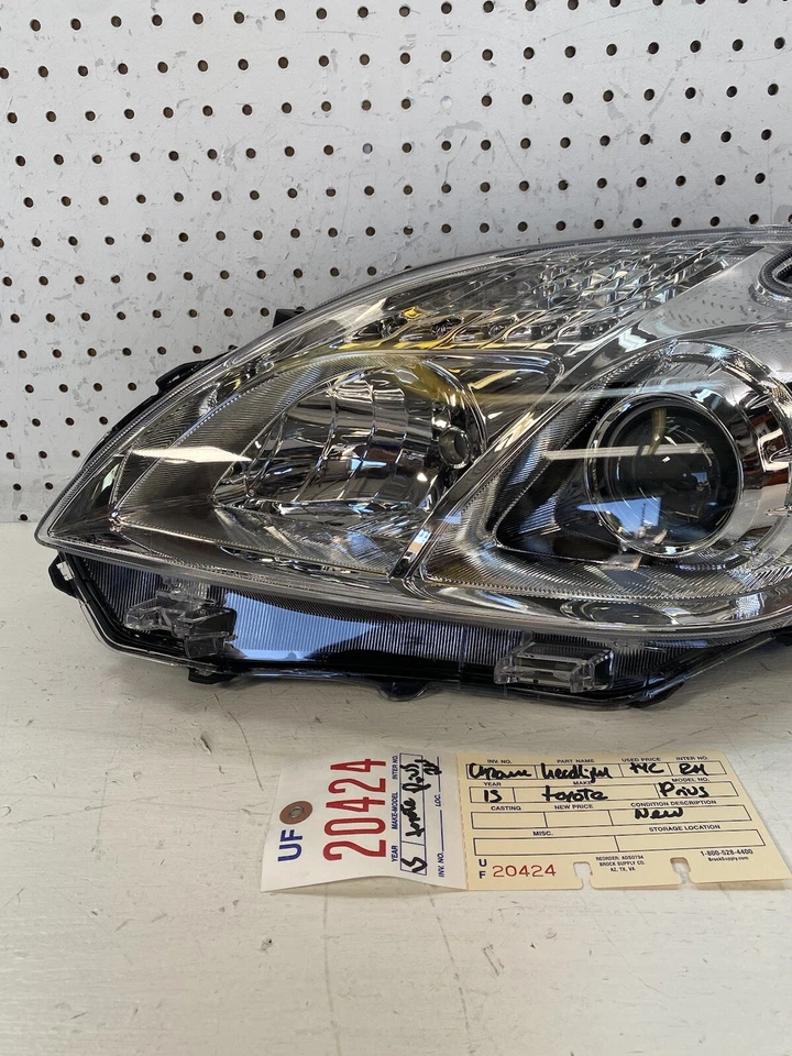 FARO HALÓGENO LADO IZQUIERDO TOYOTA PRIUS 2012 2013 2014 2015 CROMO TYC Foto 3 de 4