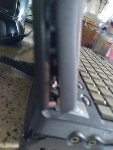 Armada 1750 Laptop- PARTS ONLY-Will Boot Up Windows XP-w/ Pentium ll-REDUCED $$$ - Picture 7 of 7