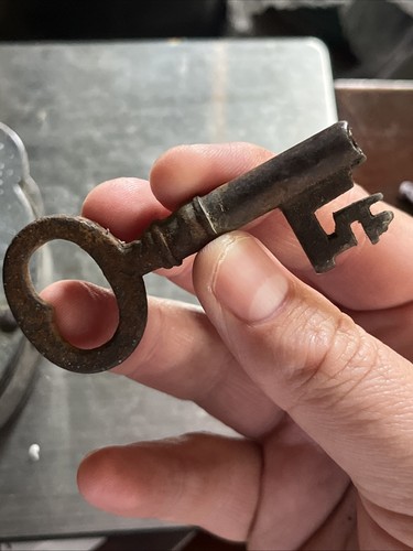 BARRONS PATENT LOCK - ANTIQUE LARGE SIZE PADLOCK - Picture 10 of 10