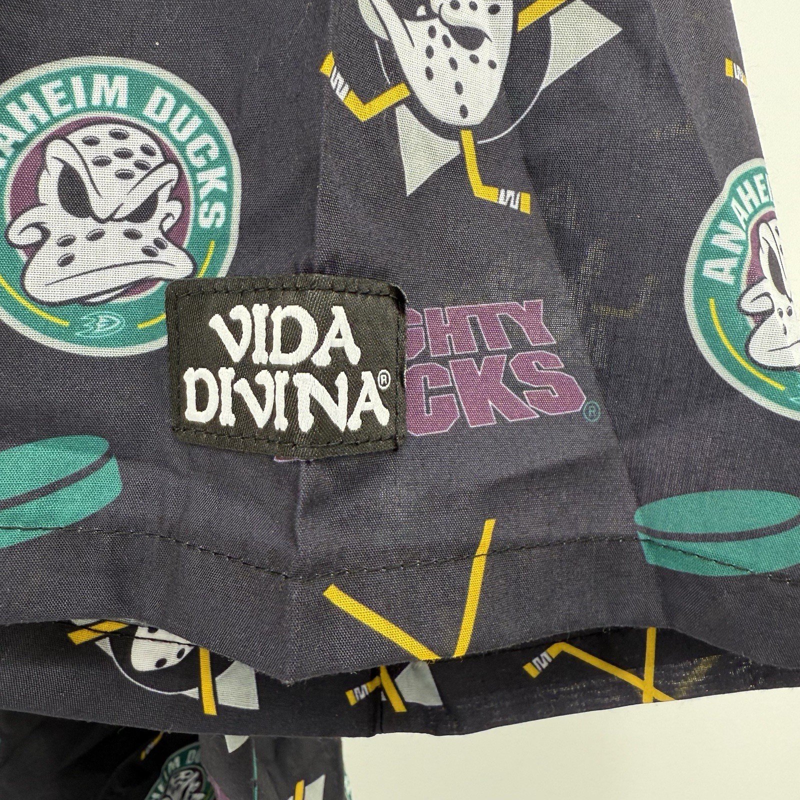 ANAHEIM MIGHTY DUCKS Button Up Hawaiian XL SHIRT SGA All Over Logo Vida Divina