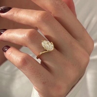 3 CT Oval Lab Grown Diamond Engagement Ring IGI E VVS2 14k Gold Curved Solitaire