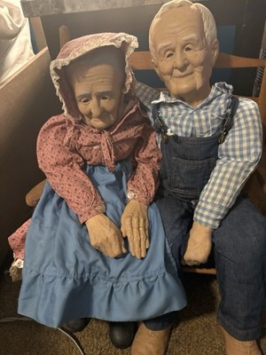 William Wallace Jr. Porcelain Grandpa and Grandma Collectible Dolls & Bench 1989