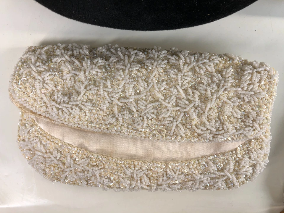 6 carteras de mano vintage de satén rojo con pedrería plateadas para damas y mujeres Foto 4 de 4