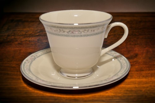 Lenox Cosmopolitan Coll Charleston 5-Pcs Fine China Place Setting Factory Second - Picture 2 of 10