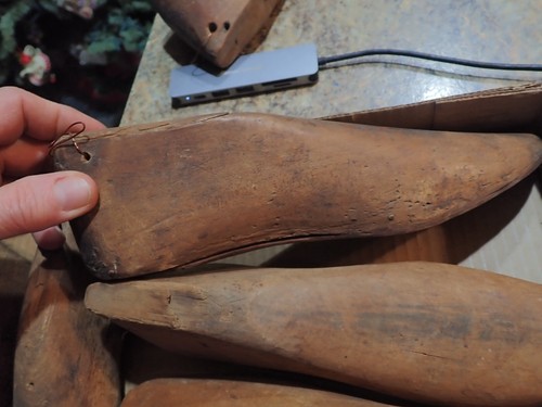 Vintage lot of 7 Wood Adult SHOE LASTS Forms Cobbler Molds 9" to 10.5" in length - Picture 12 of 16