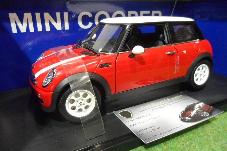 BMW MINI COOPER rouge/toit blanc 1/18 AUTOart 74828 voiture miniature collection - Photo 1/1