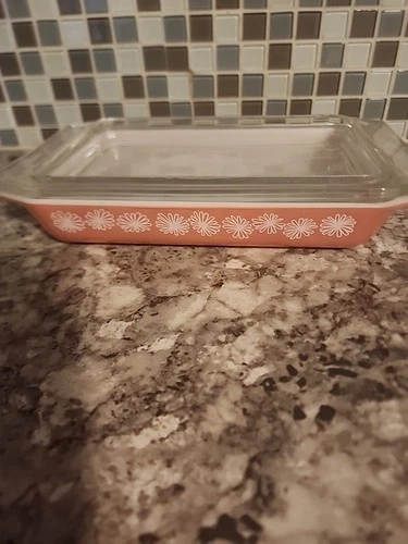 VINTAGE PYREX PINK DAISY SPACE SAVER CASSEROLE DISH 548-B W/LID 1 & 1/4 Qt