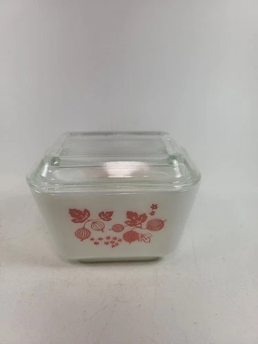 Vintage PYREX Pink Gooseberry 501-B 1-1/2 Cup Refrigerator Dish & Lid