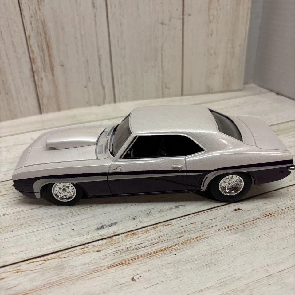 Racing Champions 1969 Chevy Camaro Hot Rod 1/24 White & Purple Issue #56 - Image 4 of 4