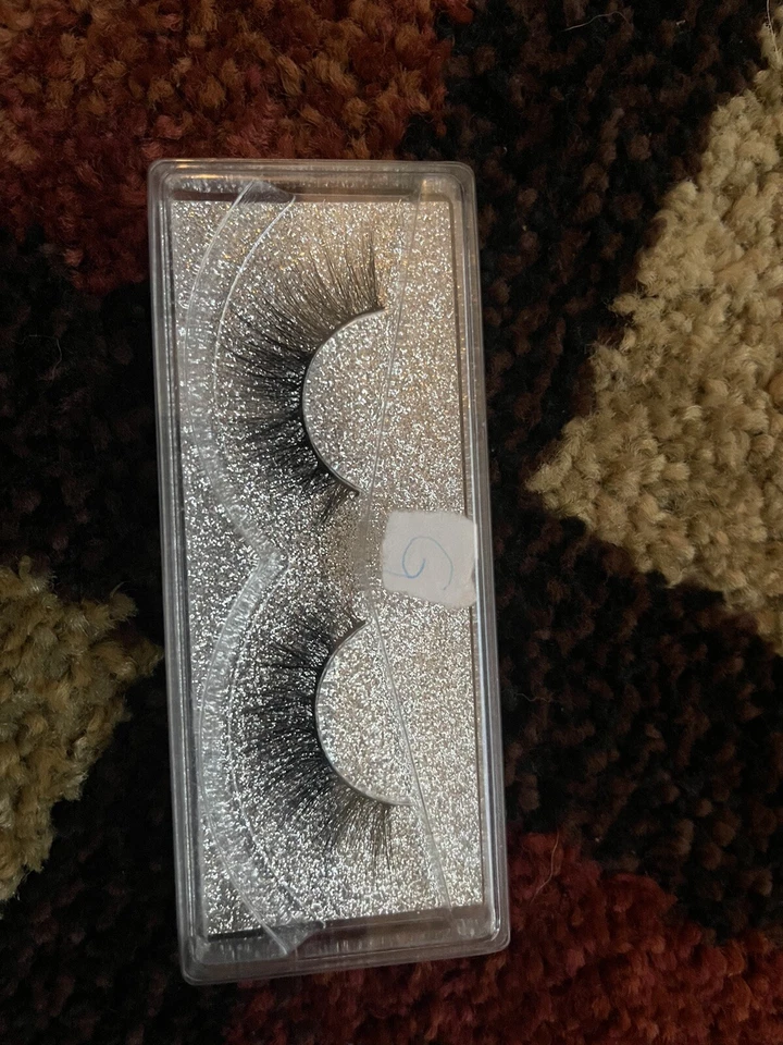 brillo de labios y pestañas Foto 4 de 4