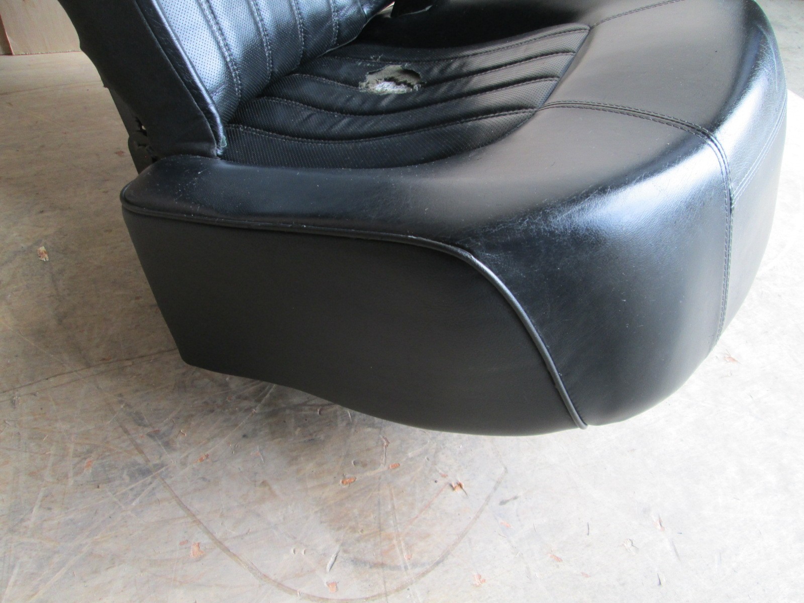 Maserati Quattroporte - RH / Rear Seat w/ Rails / Guides  - Black
