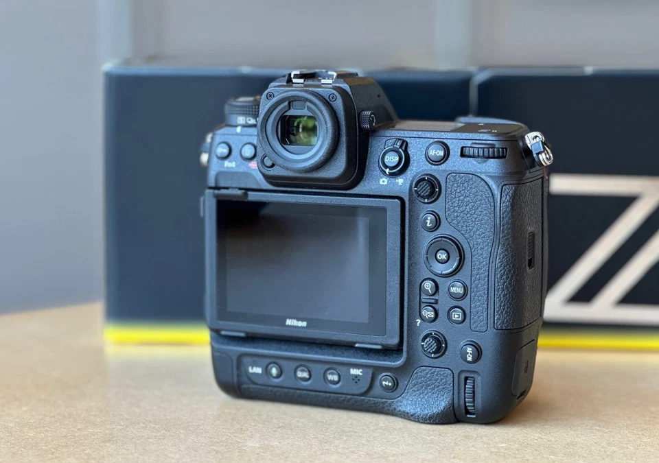 Nikon Z9 Gehäuse (892 Ausl.) NEUWERTIG vom händler Private-Fotografie.nl - Bild 2 von 4