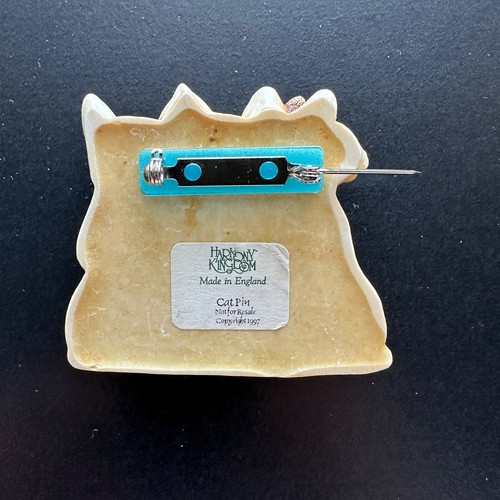 Harmony Kingdom Pin Brooch Scared Trio Three Cat Figurine Approx 2" Square - Picture 3 of 13