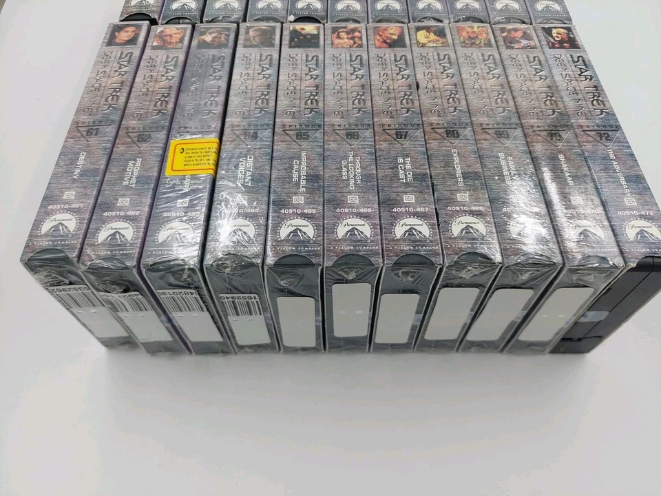 Star Trek Deep Space Nine Episodes VHS 22 Total 18 Sealed (250158) - Image 2 of 4
