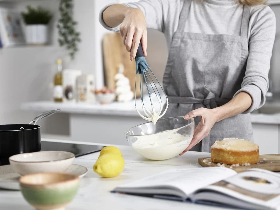 "Globo batidor giratorio 2 en 1 y batidor plano de silicona - azul cielo, acero" Foto 4 de 4