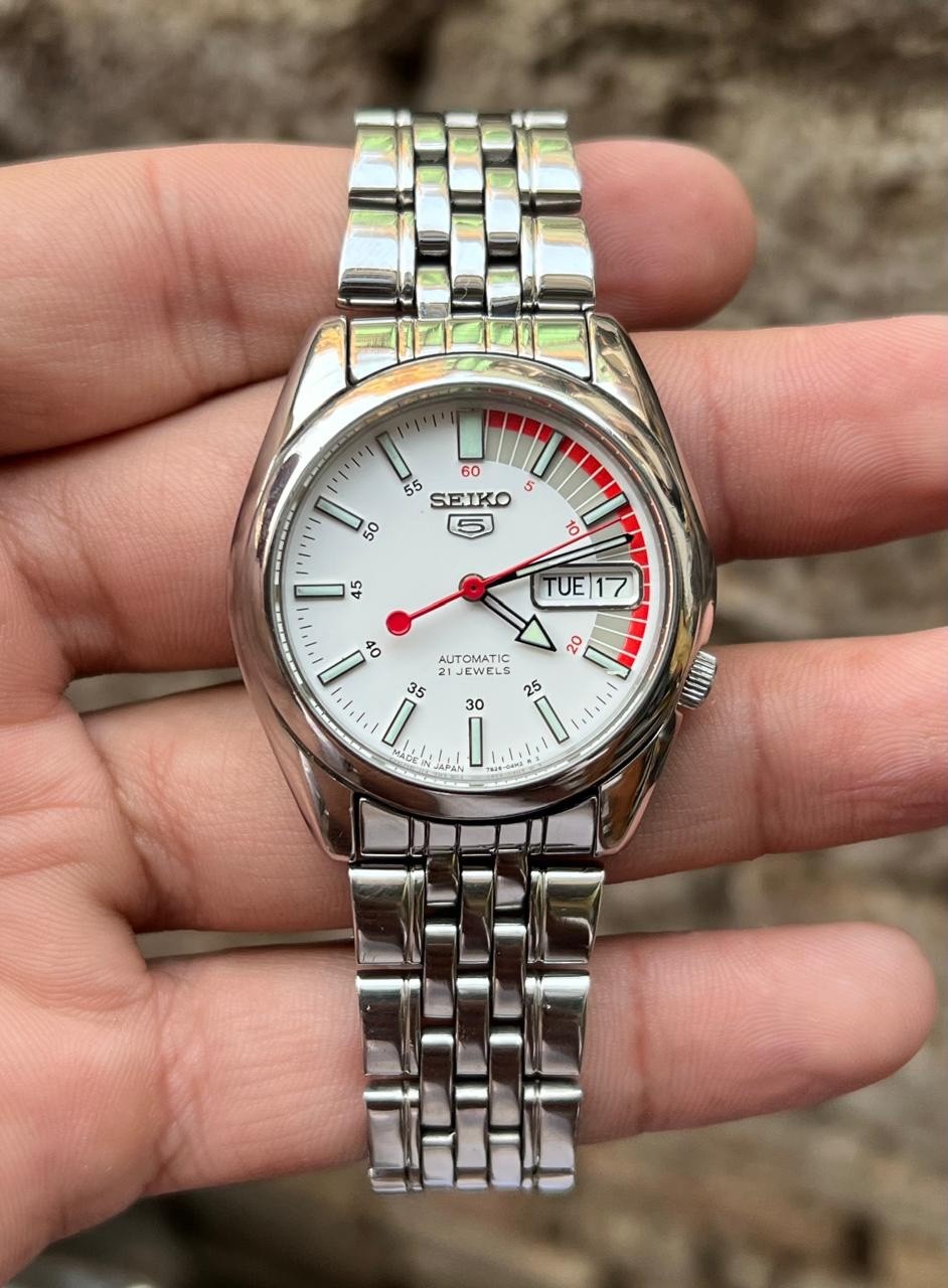 Automatic Seiko 5 - vintagewatches.pk