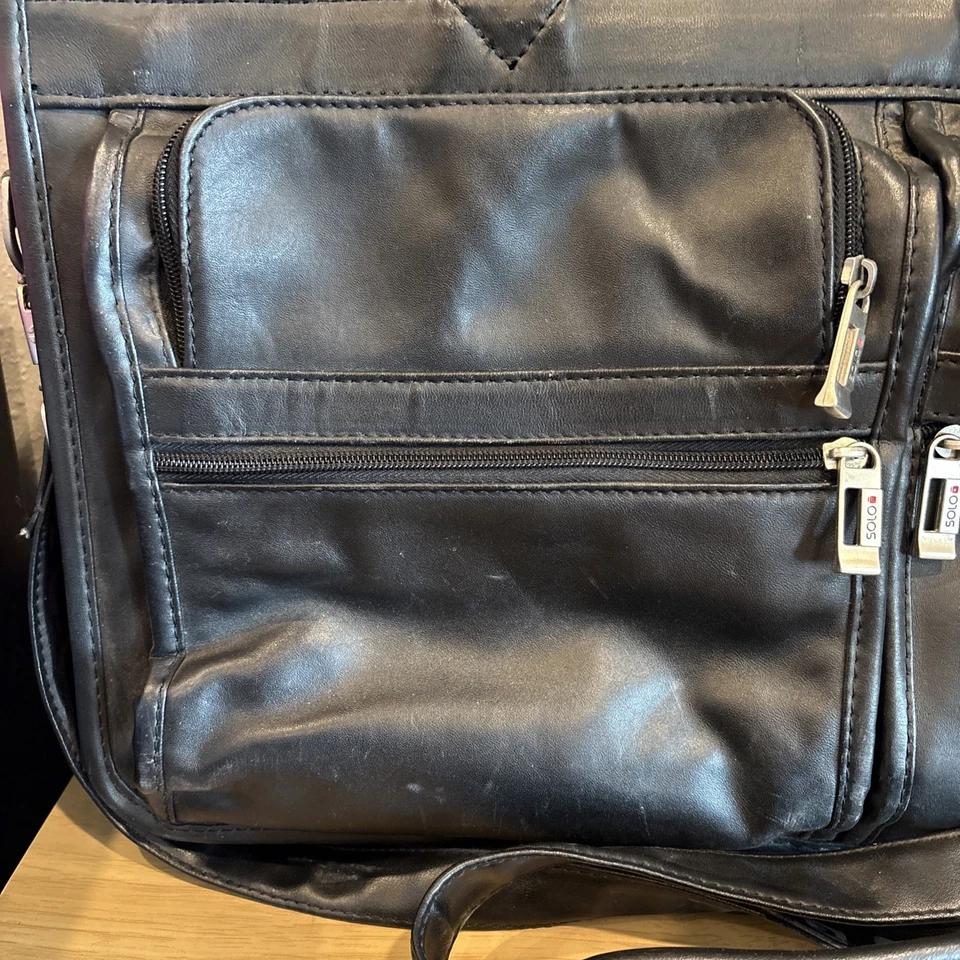 Bolso para portátil Solo 16,5x12x6 de cuero genuino con correa acolchada Foto 3 de 4