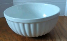 R Home White Raised Rim Soup/Cereal/Ice Cream Bowl