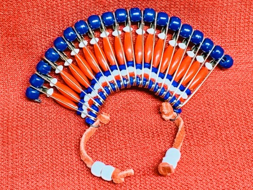Pasador de seguridad decoración cuentas vagabundo con cuentas nativo (?) "Arte hecho a mano 5 1/4"" x 5""" - Imagen 3 de 4