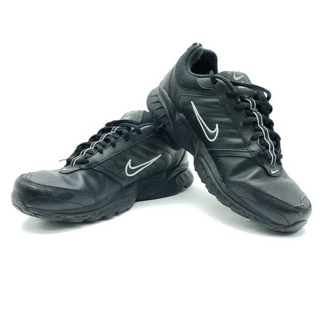 black nike walking shoes womens