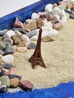 Mini Eiffel Tower figurine VERY SMALL