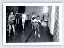 Old Vintage Photo MILLER MAJOR OCKLBERRY FUNERAL HOME BOYS BASKETBALL CHICAGO