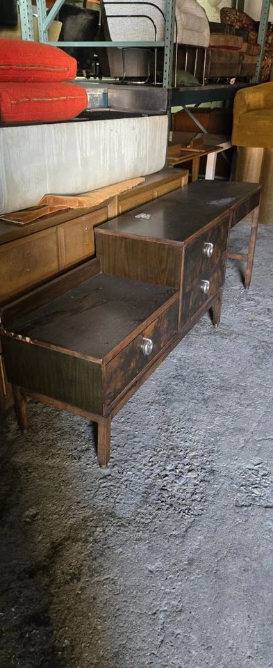 Escrivaninha Dunbar moderna meados do século - Imagem 2 de 3