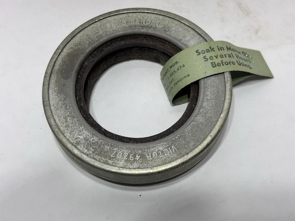 Nuevo de Lote Antiguo Eje Trasero Piñón Eje Sello 1937 1938 1939 Chrysler 8 & Dodge 1-1/2 T Camión Foto 2 de 2