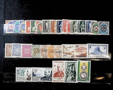 ALGERIE LOT 30 TIMBRES  NEUFS**. BONNE VALEUR