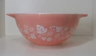 Vintage Pyrex #442 1 1/2 Qt Pink Gooseberry Cinderella Mixing Bowl