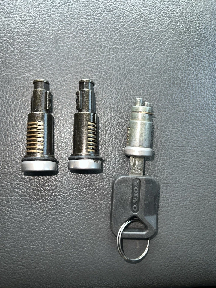 Door Lock Cylinder Dorman 924-5531 fits 04-17 Volvo VNL - Image 2 of 2