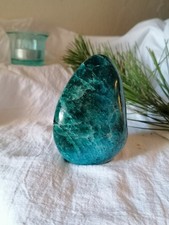 Apatite polie – Qualité AA – Bleu vert intense – Pierre décorative 580 g