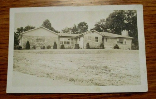 1960'S POSTCARD ST. LOUIS MO. RANCH STYLE HOUSE~FOTO-AD, INC. UNUSED RPPC~B & W
