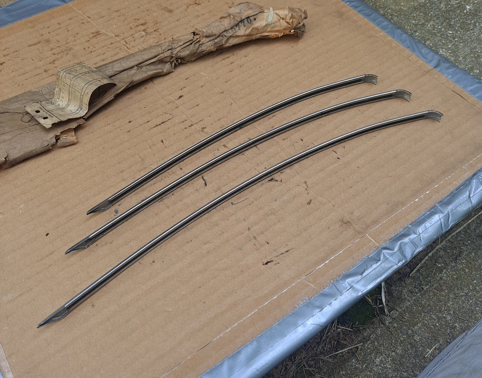 Plymouth Roadking Deluxe 1940 Nuevo de Lote Antiguo MoPar Rejilla Superior Izquierda Carcasa Moldura Paquete de 3 Foto 4 de 4